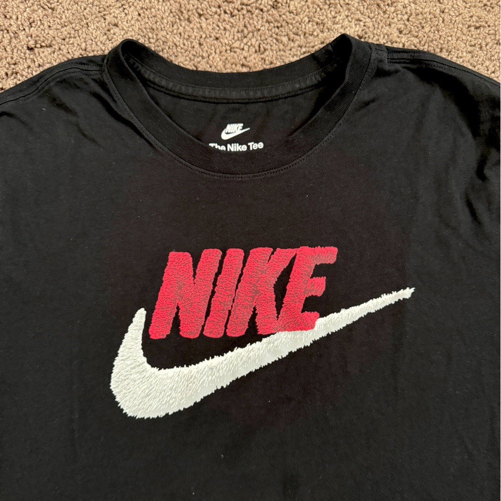 nike men’s black sportswear t shirt